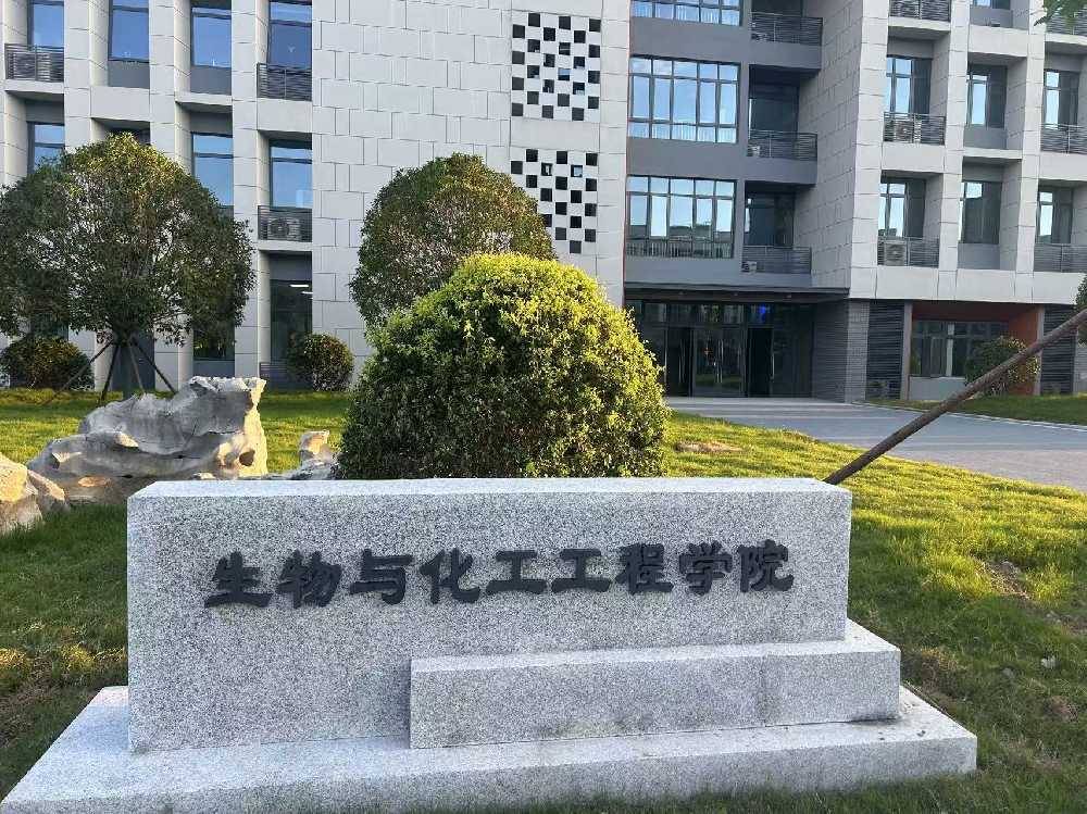 呼中区扬州职业大学体育场高杆灯项目